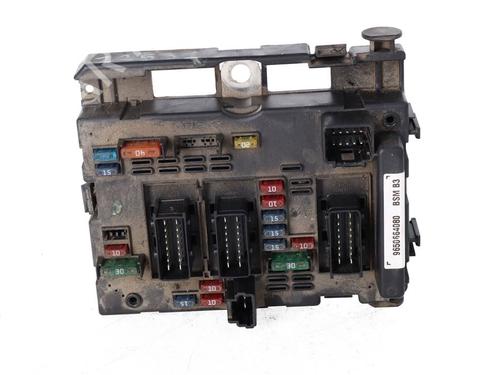 Used Fuse box Fuse box 39066001 39066001