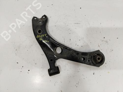 Used Right front suspension arm TOYOTA COROLLA Saloon (_E21_) 1.6 VVTi (ZRE210) (122 hp) 33172736