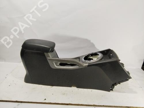 Used Armrest / Center console KIA SPORTAGE III (SL) 1.7 CRDi (116 hp) 31301439