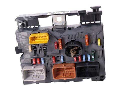 Used Fuse box Fuse box 38684911 38684911
