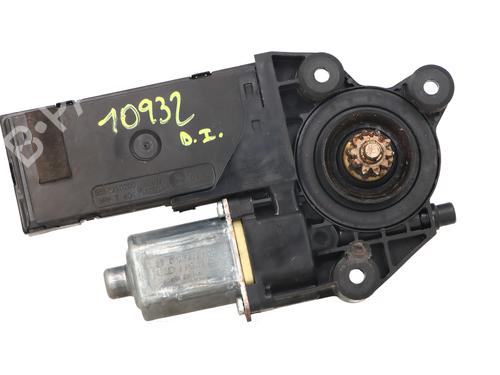 Used Left front window motor Left front window motor RENAULT MEGANE III Hatchback (BZ0/1_, B3_) 1.5 dCi (106 hp) 32865790 32865790