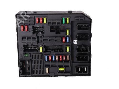 Used Fuse box Fuse box 39504746 39504746