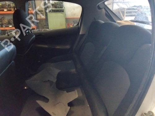 Luftfiltergehäuse PEUGEOT 206 Hatchback (2A/C) 1.4 HDi eco 70 | BP17647454M87