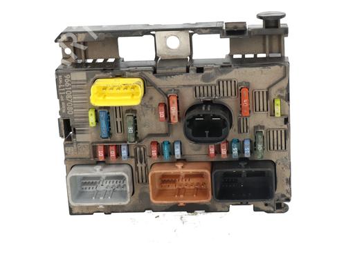 Zekeringkast PEUGEOT 307 SW (3H) [2002-2009]  31323860