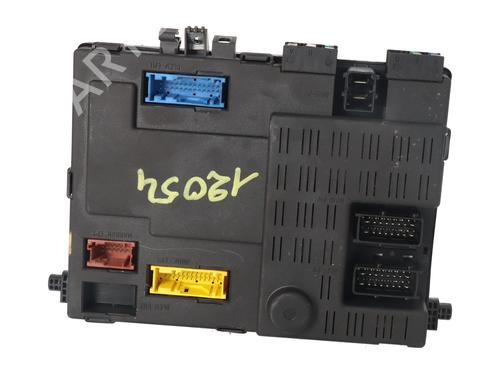 Used Fuse box Fuse box 37231720 37231720