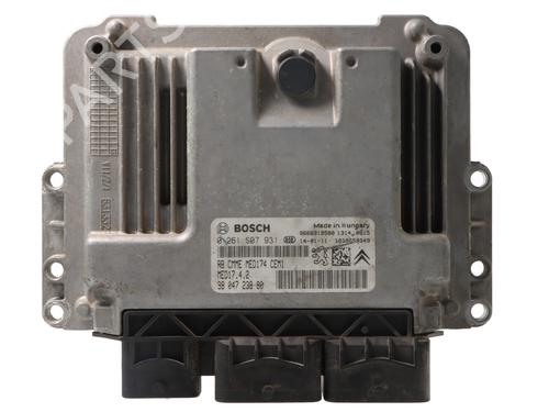 Used Engine control unit (ECU) Engine control unit (ECU) PEUGEOT 308 II (LB_, LP_, LW_, LH_, L3_) [2013-2021] 33192158 33192158