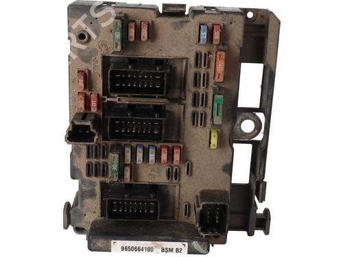 Used Fuse box Fuse box 37402050 37402050