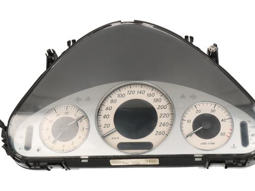 Używane Zestaw wskaźników / Licznik MERCEDES-BENZ E-CLASS (W211) E 320 CDI (211.026) (204 hp) 30809579