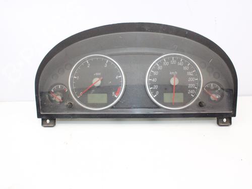 Used Instrument cluster FORD MONDEO III (B5Y) [2000-2007]  13393132