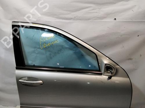 Used Right front door MERCEDES-BENZ C-CLASS (W203) [2000-2007]  29489116