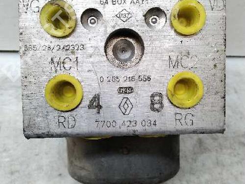 Used ABS pump RENAULT MEGANE I Classic (LA0/1_) [1996-2008]  8572788