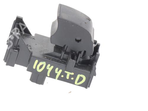 Used Right rear window switch TOYOTA YARIS CROSS (MXP_) [2020-2025]  30713961