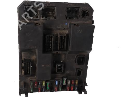 Used Fuse box Fuse box 37402049 37402049