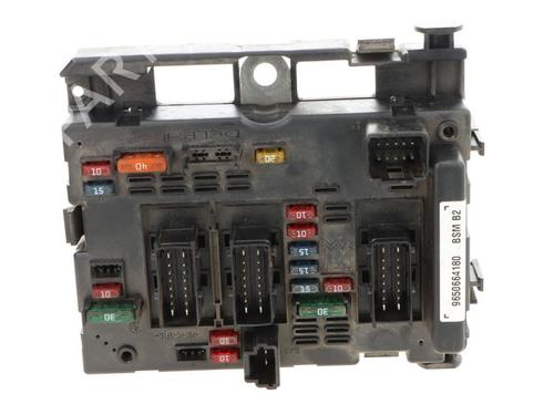 Used Fuse box Fuse box 38913784 38913784