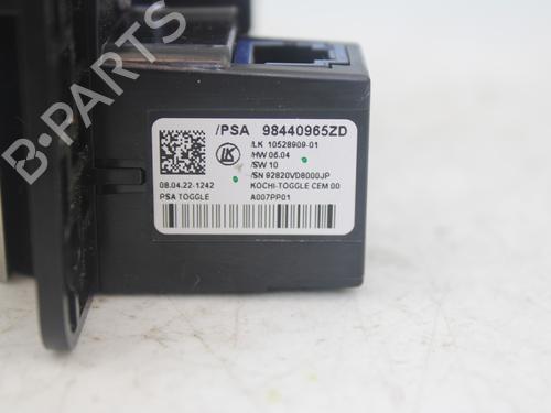 Gear lever PEUGEOT 2008 II (UD_, US_, UY_, UJ_, UR_, UC_) e-2008 (UKZKXZ) | BP17612892M90 