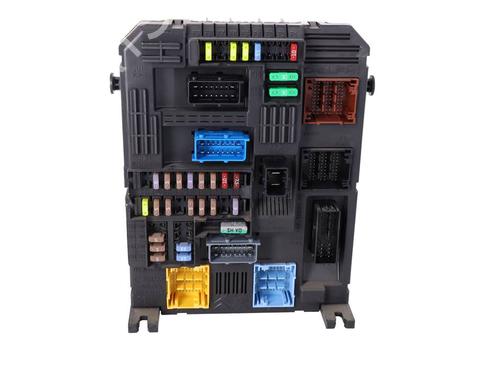 Used Fuse box Fuse box 39567693 39567693