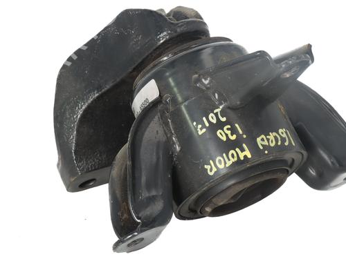 Used Engine mount HYUNDAI i30 Estate (GD) 1.4 CRDi (90 hp) 32696180