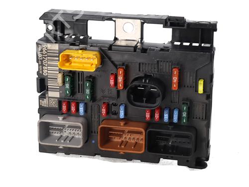 Used Fuse box Fuse box 37195378 37195378