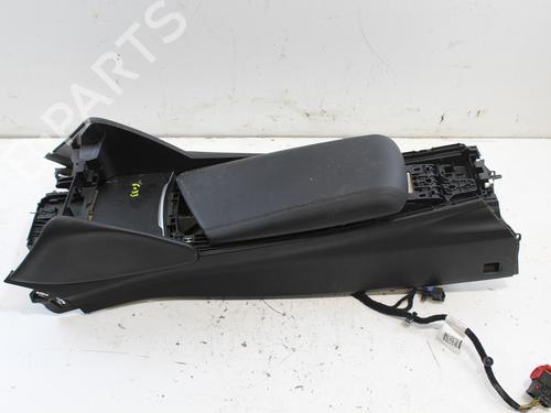 Armrest / Center console ALFA ROMEO GIULIA (952_) 2.2 D (952AEM250, 952AEA250) (150 hp) 17118241