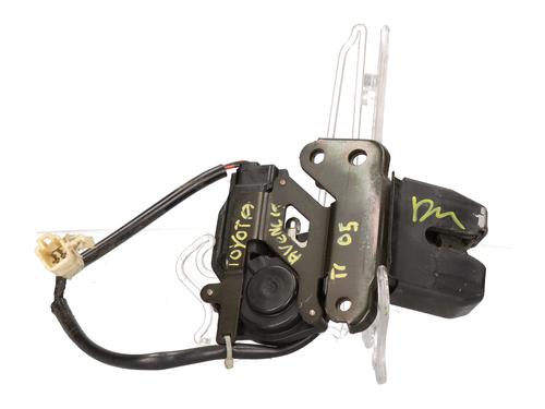 Used Tailgate lock TOYOTA AVENSIS (_T25_) [2003-2008]  29484007
