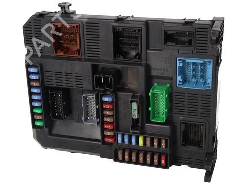 Used Fuse box Fuse box 37693891 37693891
