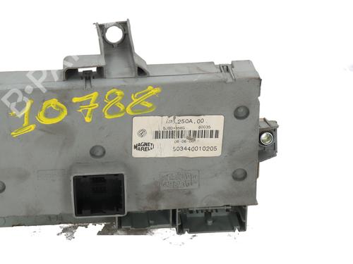 Used Fuse box PEUGEOT BOXER Van 2.2 HDi 120 (120 hp) 31670689