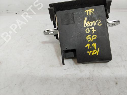 Tailgate lock SEAT LEON (1P1)  | BP23553754C101 