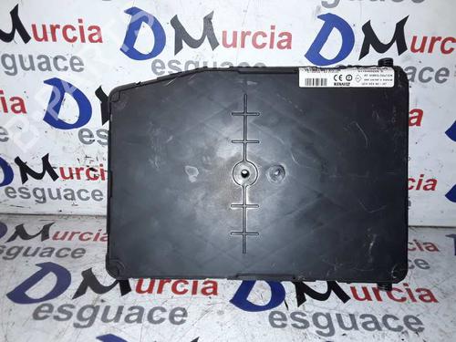 Used Fuse box RENAULT SCÉNIC II (JM0/1_) 1.9 dCi (JM0G, JM12, JM1G, JM2C) (120 hp) 8556804