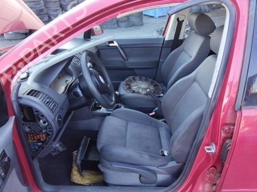 Left headlight VW POLO IV (9N_, 9A_) 1.4 16V | BP31250325C28