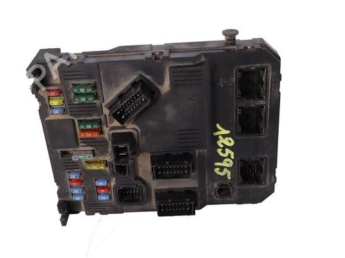 Used Fuse box Fuse box 39412080 39412080