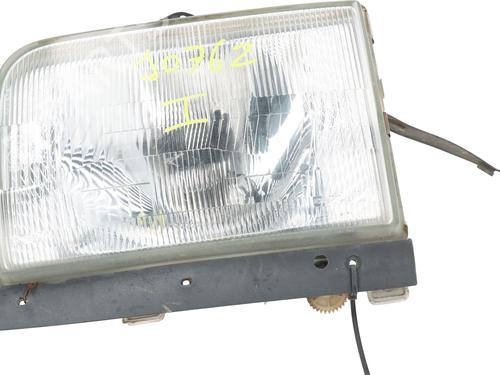Used Left headlight NISSAN CABSTAR E (TL_, VL_) 90.32, 90.28, 95.32, 95.28 (TL0) (90 hp) 31624225