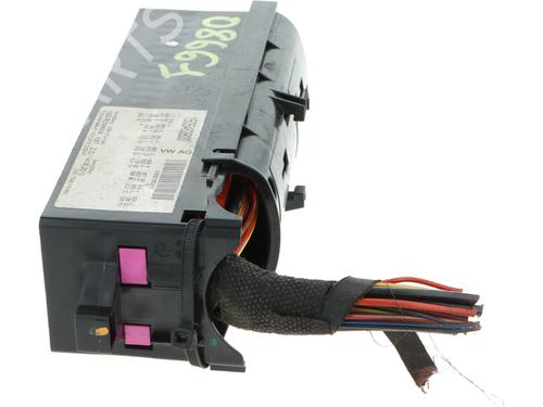 Fuse box VW TOURAN (1T3) | BP30097469E1