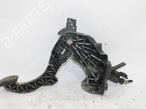 Clutch pedal CITROËN BERLINGO (ER_, EC_) 1.5 BlueHDi 100 (102 hp) 15514075