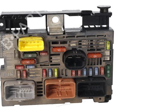 Used Fuse box Fuse box 37667727 37667727