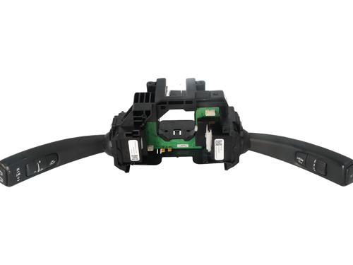 Used Switch VOLVO V40 Hatchback (525) D2 (120 hp) 32303153