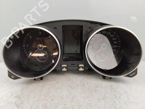 Used Instrument cluster VW GOLF VI (5K1) 1.6 TDI (105 hp) 18489023