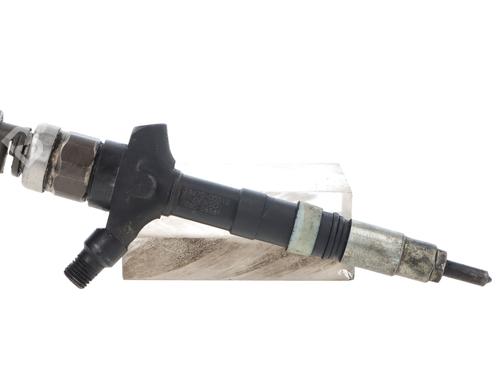 Spreder / Dyse TOYOTA COROLLA Verso (ZER_, ZZE12_, R1_) 2.0 D-4D (CUR10_, CUR10R) (116 hp) 32360777