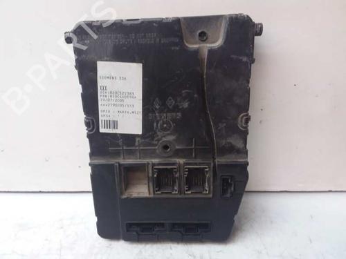 Used Fuse box RENAULT MEGANE III Hatchback (BZ0/1_, B3_) 1.9 dCi (BZ0N, BZ0J) (131 hp) 8576403