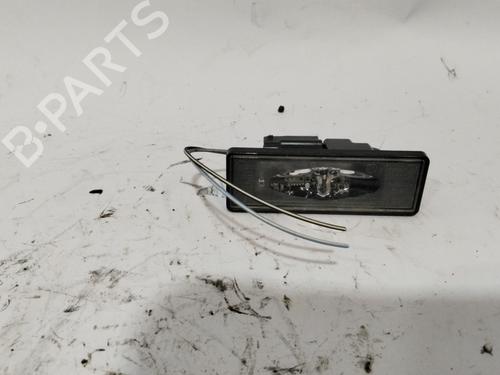 Używane Lampa oświetlenia tablicy rejestracyjnej RENAULT MEGANE IV Hatchback (B9A/M/N_) 1.5 Blue dCi 95 (B9A2, B9A6) (95 hp) 29610723