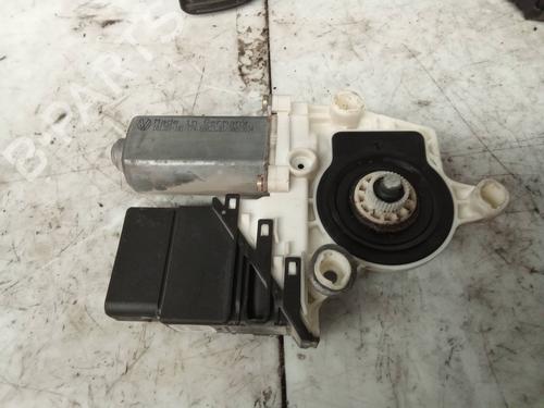 Used Right rear window motor SEAT LEON (1M1) 1.9 TDI (100 hp) 8581136