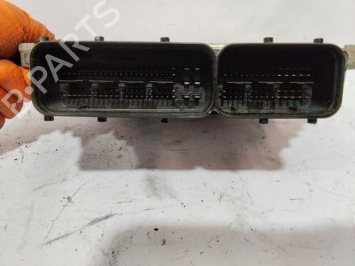 Used Engine control unit (ECU) OPEL ZAFIRA / ZAFIRA FAMILY B (A05) [2005-2019]  28135963