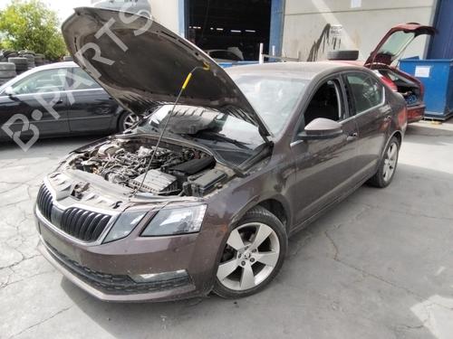 Brugte SKODA OCTAVIA III Combi (5E5, 5E6) 1.6 TDI 4818301
