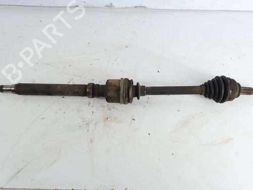 Drivaksel fortil Højre Drivaksel fortil Højre FORD MONDEO III (B5Y) 1.8 16V (110 hp) 39882111 39882111