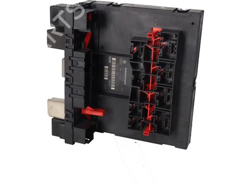Used Fuse box Fuse box 37495112 37495112