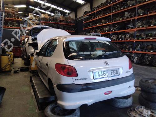 Luftfiltergehäuse PEUGEOT 206 Hatchback (2A/C) 1.4 HDi eco 70 | BP17647454M87