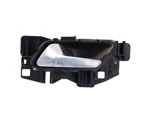 Used Rear left interior door handle Rear left interior door handle PEUGEOT 3008 II SUV (MC_, MR_, MJ_, M4_) 1.5 BlueHDi 130 (131 hp) 39386286 39386286