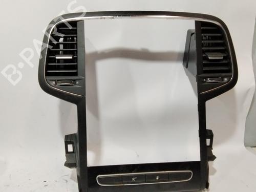 Used Air vent RENAULT MEGANE IV Hatchback (B9A/M/N_) 1.5 Blue dCi 95 (B9A2, B9A6) (95 hp) 29433541