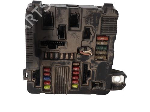 fuse-box-renault-scenic-ii-jm01_-2003-2004-2005-2006-2007-2008-2009-2010-37294732 main image