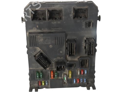 Used Fuse box Fuse box CITROËN BERLINGO / BERLINGO FIRST MPV (MF_, GJK_, GFK_) 1.6 HDI 90 (MF9HX) (90 hp) 33694369 33694369