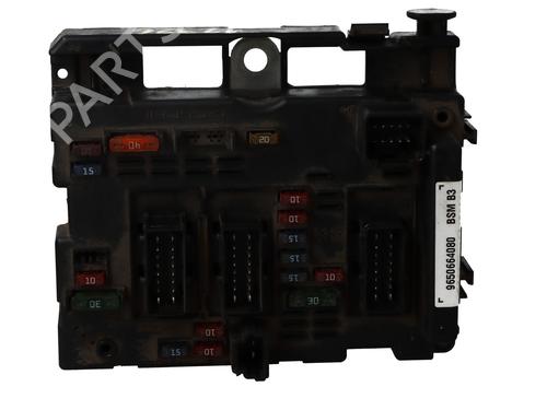 Used Fuse box Fuse box 38095670 38095670